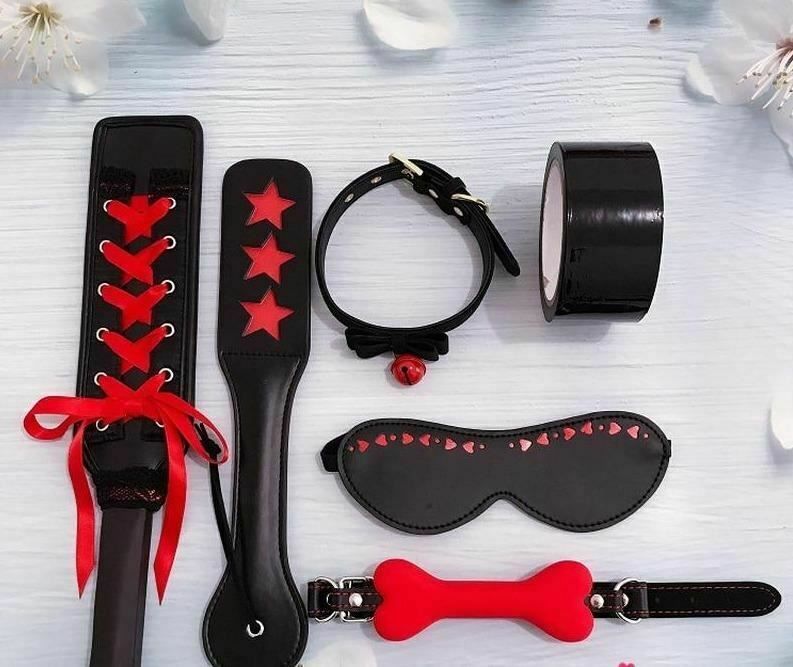 House Of Dasein Bdsm Sex Toys Kits With Paddles Collar Bondage Tape Blindfold And Gag - Red